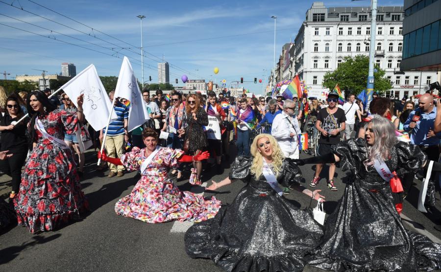 Uczestnicy parady równości w Warszawie