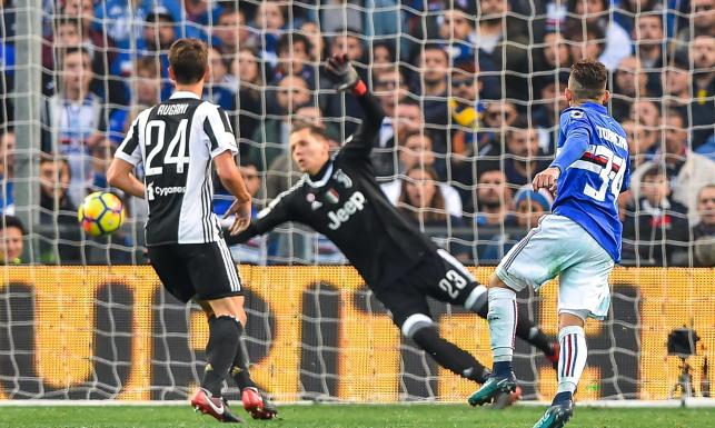 Liga włoska: Szczęsny trzy razy wyjmował piłkę z siatki w