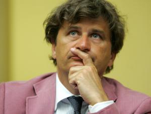 Palikot próbuje przekupić Wałęsę