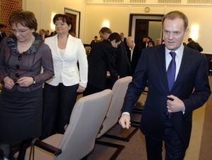 Tusk nie obetnie pensji o połowę