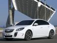 Insignia OPC, będzie miała swoją premierę 7 maja podczas wystawy w Barcelonie. Sprzedaż ruszy jesienią. Szanse? Konkurencja wymięka - największy rywal, czyli volkswagen passat R36 (300 KM, 350 Nm) jest podduszony na dzień dobry