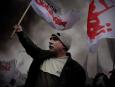 • Zdjęcie pojedyncze - III miejsce w kategorii LUDZIE
Autor: Filip Klimaszewski, „Gazeta Wyborcza”
Warszawa. Portret uczestnika demonstracji zorganizowanej przez związkowców przemysłu obronnego, stoczniowego i samochodowego przeciwko zapowiadanym przez rząd cięciom budżetowym i redukcji zamówień.
6 marca 2009