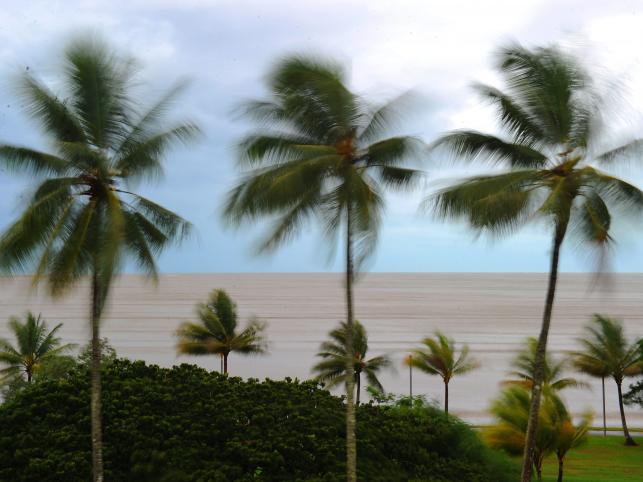 Coraz intensywniejsze podmuchy w Cairns w stanie Queensland