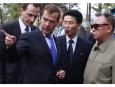Dmitrij Miedwiediew i Kim Dzong Il w bazie wojskowej Sosnowyj Bor