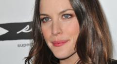Liv Tyler śpiewająco zareklamuje perfumy