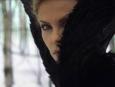 Charlize Theron jako piękna, ale zła królowa