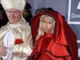 Nicki Minaj wywołała skandal przychodząc pod rękę z mężczyzną przebranym za papieża