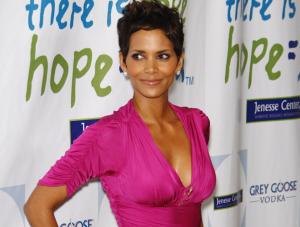 Halle Berry wśród rekinów