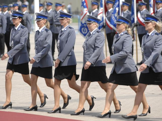 Policjantki będą nosić meskie bokserki? 