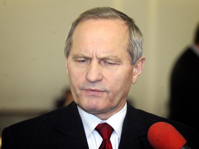 "Minister Bogdan Klich łamie obietnice"