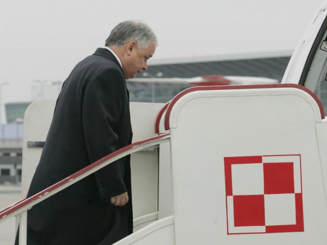 Lech Kaczyński leci do Pragi