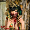 Kalendarz "My zombie pinup", który przedstawia 12 dziewcząt-zombie odwołuje się stylistyką do modnych w latach 50. fotografii ze skąpo ubranymi, uśmiechniętymi dziewczętami , tzw. pin-upów
