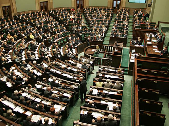 PiS uderza w PO starą uchwałą ws. 17 września
