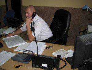 Policjant ocalił niemowlę przez telefon