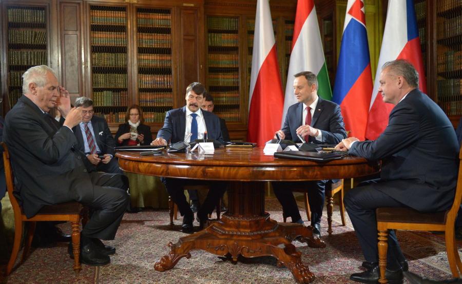 PREZYDENCI PAŃSTW GRUPY WYSZEHRADZKIEJ NA ZAMKU W ŁAŃCUCIE